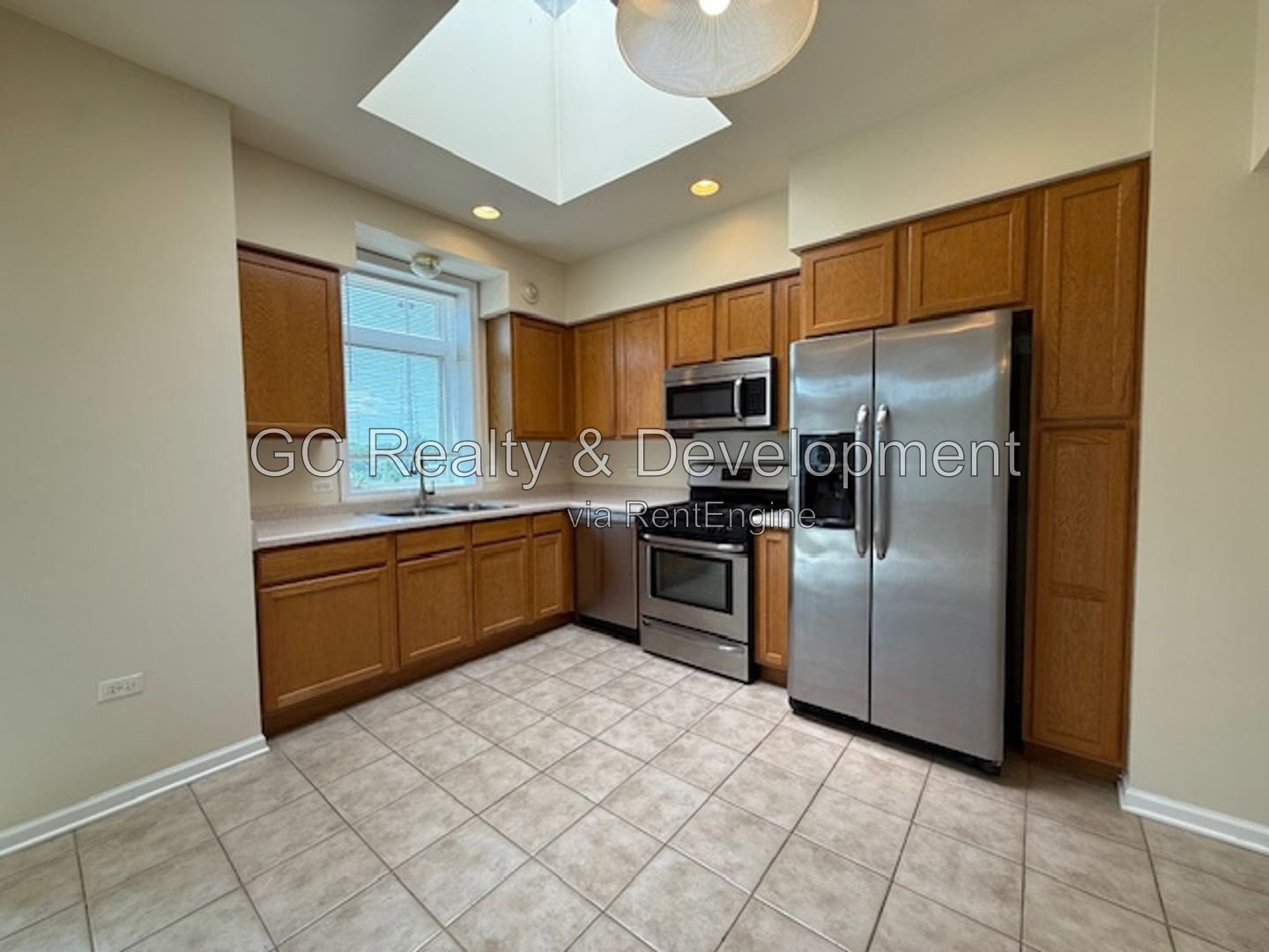 *** COMING SOON 8-15-26! / SS APPLIANCES / HEATED GARAGE / IN-UNIT LAUNDRY / PET FRIENDLY / CENTRAL AIR / PAY ONLY ELECTRIC *** property image