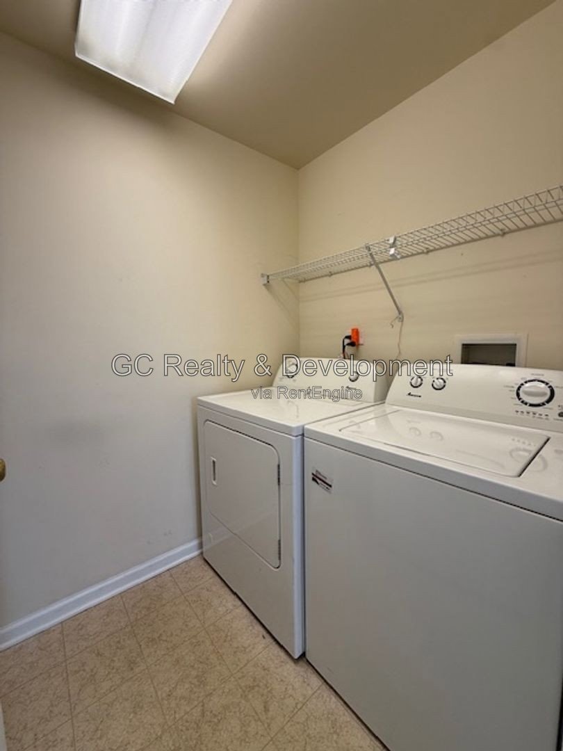 *** COMING SOON 8-15-26! / SS APPLIANCES / HEATED GARAGE / IN-UNIT LAUNDRY / PET FRIENDLY / CENTRAL AIR / PAY ONLY ELECTRIC *** property image