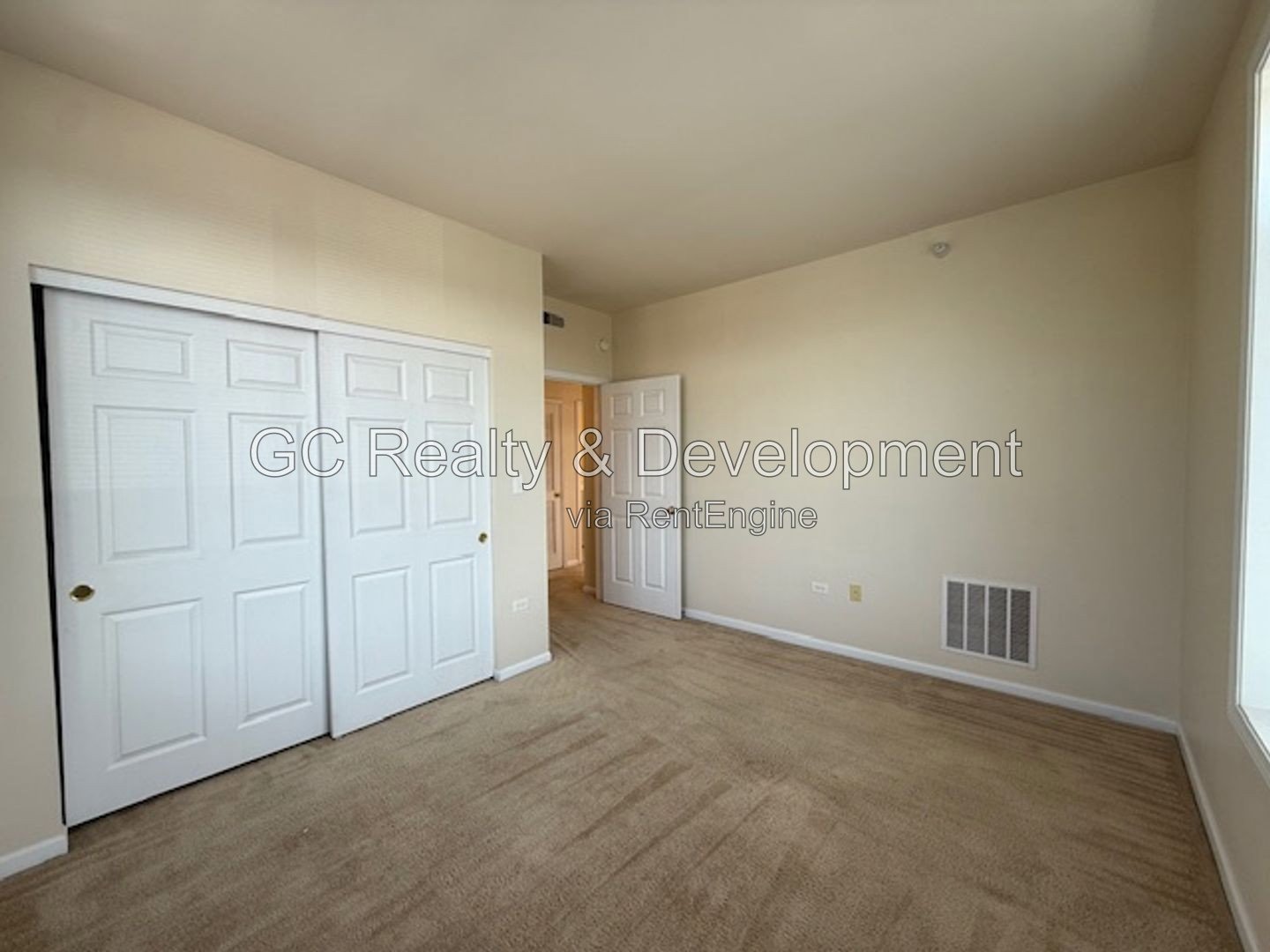 *** COMING SOON 8-15-26! / SS APPLIANCES / HEATED GARAGE / IN-UNIT LAUNDRY / PET FRIENDLY / CENTRAL AIR / PAY ONLY ELECTRIC *** property image