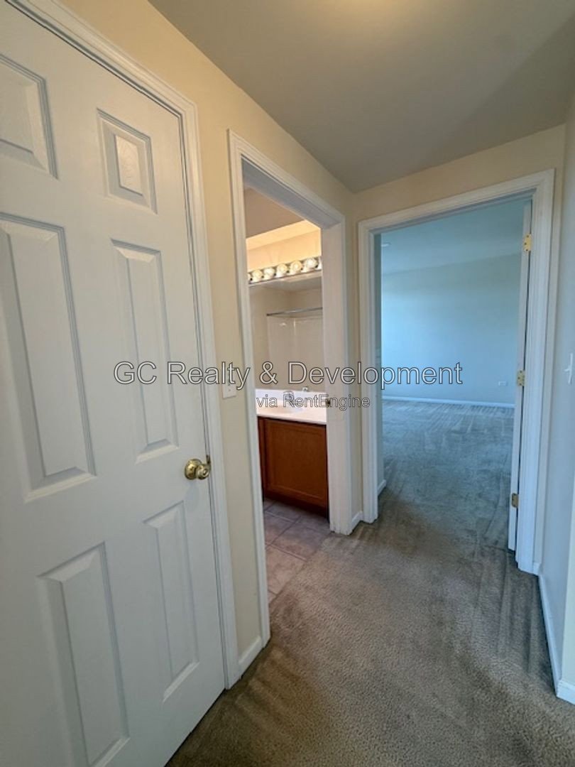 *** COMING SOON 8-15-26! / SS APPLIANCES / HEATED GARAGE / IN-UNIT LAUNDRY / PET FRIENDLY / CENTRAL AIR / PAY ONLY ELECTRIC *** property image