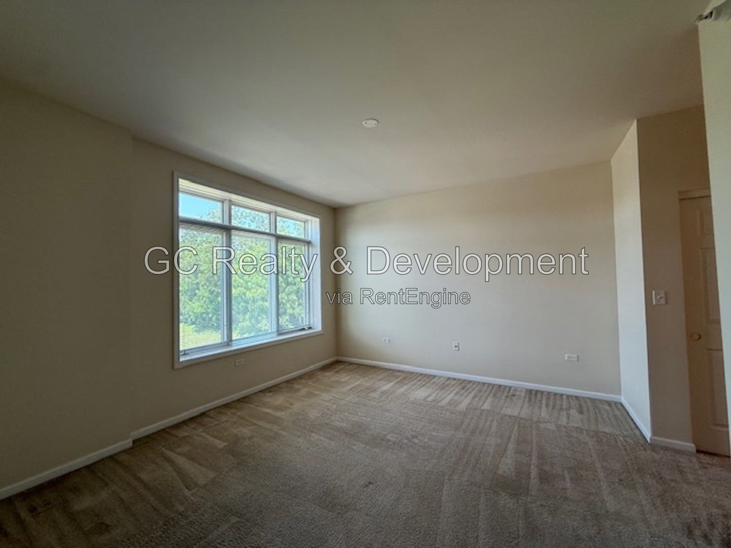 *** COMING SOON 8-15-26! / SS APPLIANCES / HEATED GARAGE / IN-UNIT LAUNDRY / PET FRIENDLY / CENTRAL AIR / PAY ONLY ELECTRIC *** property image