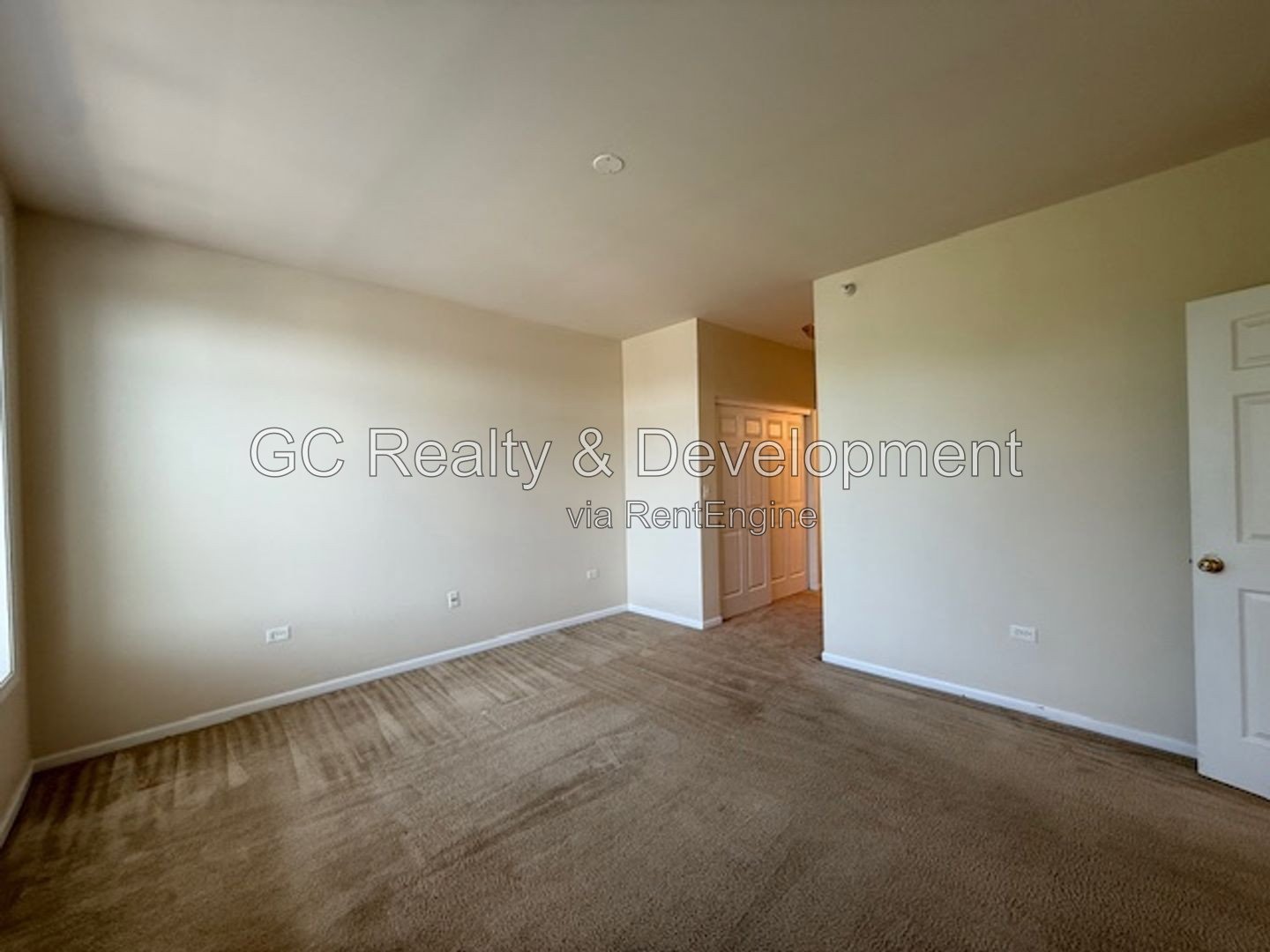 *** COMING SOON 8-15-26! / SS APPLIANCES / HEATED GARAGE / IN-UNIT LAUNDRY / PET FRIENDLY / CENTRAL AIR / PAY ONLY ELECTRIC *** property image