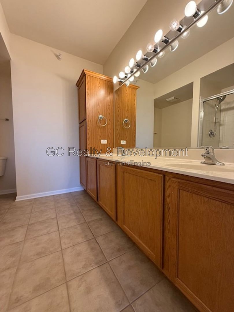 *** COMING SOON 8-15-26! / SS APPLIANCES / HEATED GARAGE / IN-UNIT LAUNDRY / PET FRIENDLY / CENTRAL AIR / PAY ONLY ELECTRIC *** property image