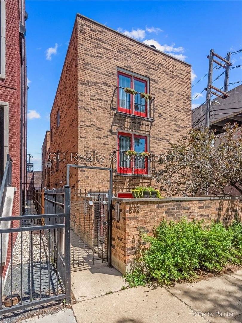 *** COMING SOON 9-15-26! / LAKEVIEW LUXURY 3-STORY TOWNHOME / 3BR-2.5BA / PARKING SPACE INCL *** property image