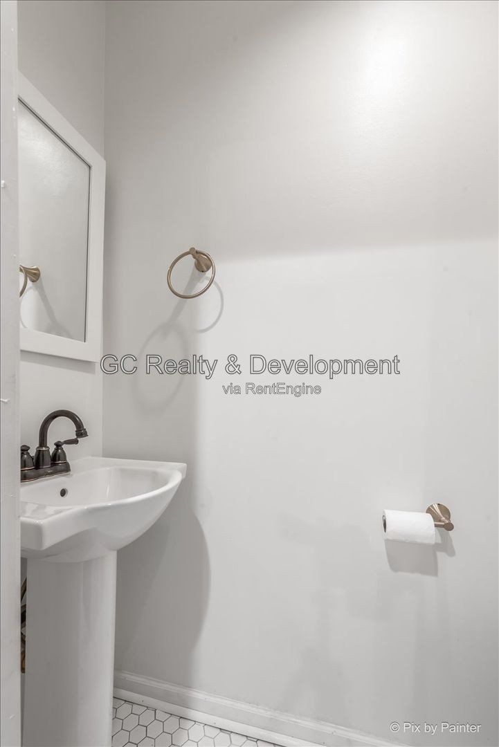 *** COMING SOON 9-15-26! / LAKEVIEW LUXURY 3-STORY TOWNHOME / 3BR-2.5BA / PARKING SPACE INCL *** property image