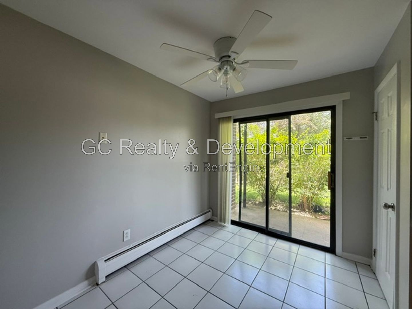 *** 3BR - 2BA / SS APPL / FREE LAUNDRY ON SITE / PARKING INCL /  ONLY PAY ELECTRIC *** property image