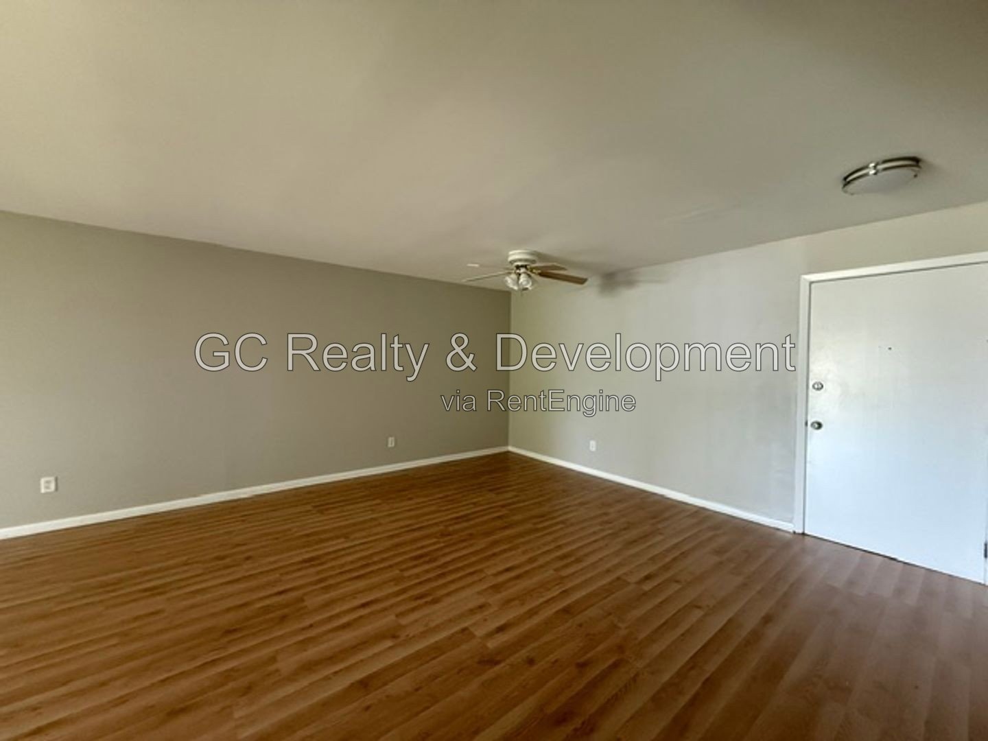 *** 3BR - 2BA / SS APPL / FREE LAUNDRY ON SITE / PARKING INCL /  ONLY PAY ELECTRIC *** property image