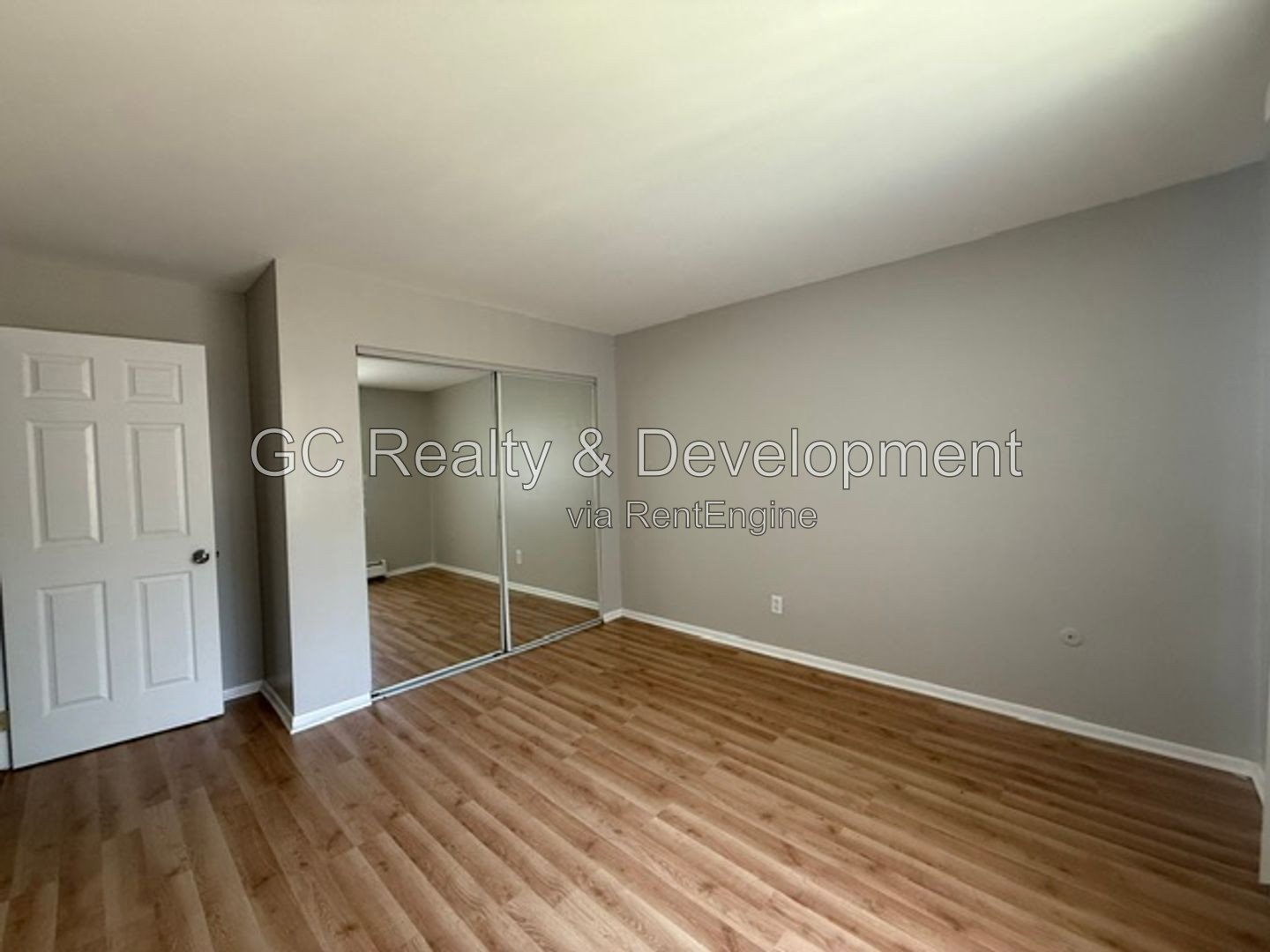 *** 3BR - 2BA / SS APPL / FREE LAUNDRY ON SITE / PARKING INCL /  ONLY PAY ELECTRIC *** property image