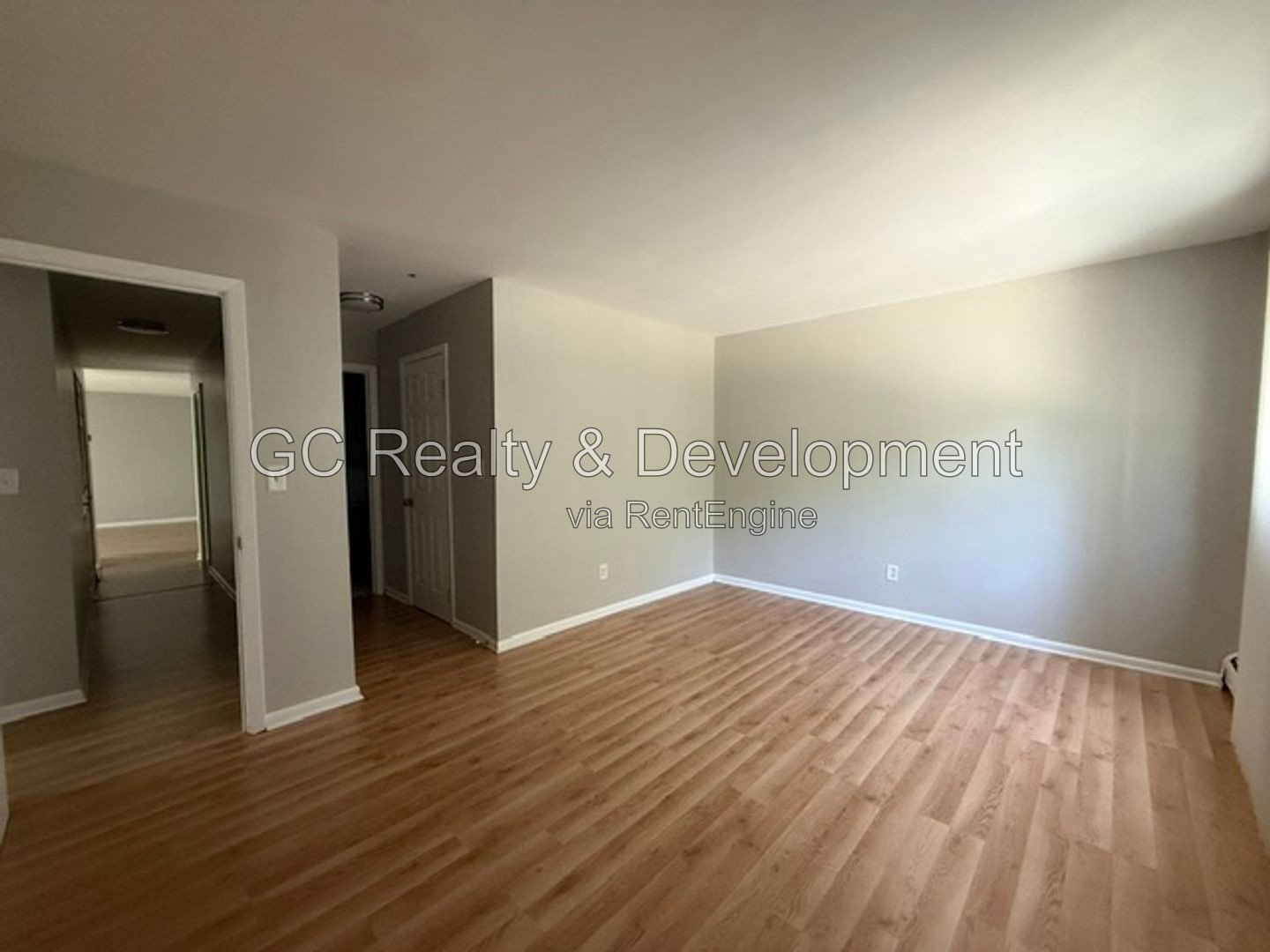 *** 3BR - 2BA / SS APPL / FREE LAUNDRY ON SITE / PARKING INCL /  ONLY PAY ELECTRIC *** property image