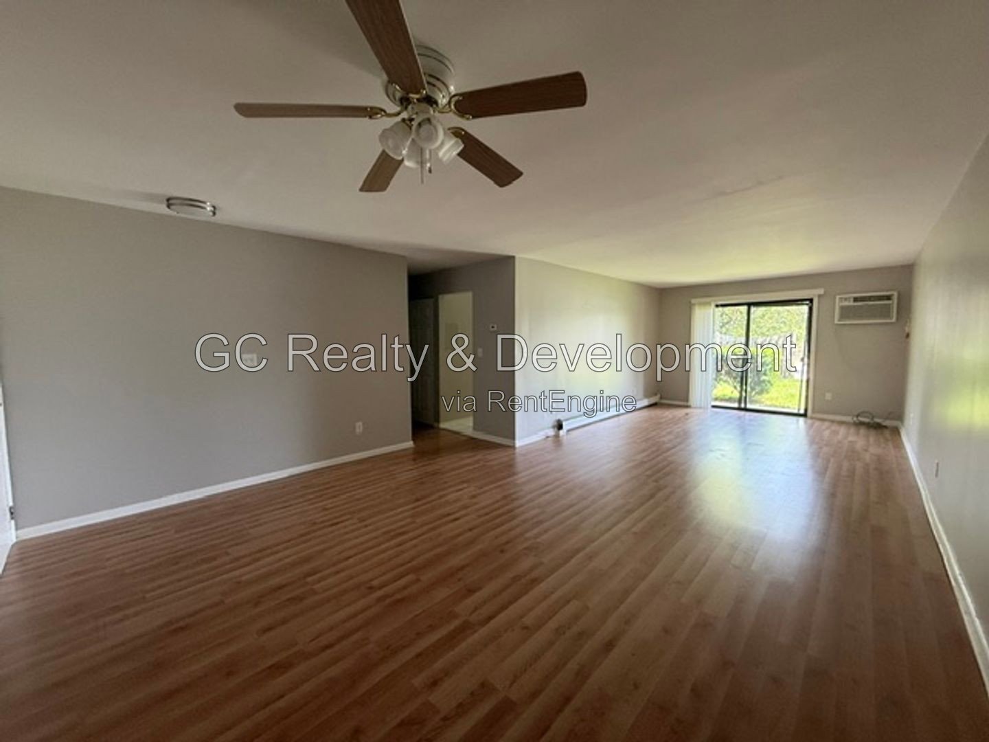*** 3BR - 2BA / SS APPL / FREE LAUNDRY ON SITE / PARKING INCL /  ONLY PAY ELECTRIC *** property image
