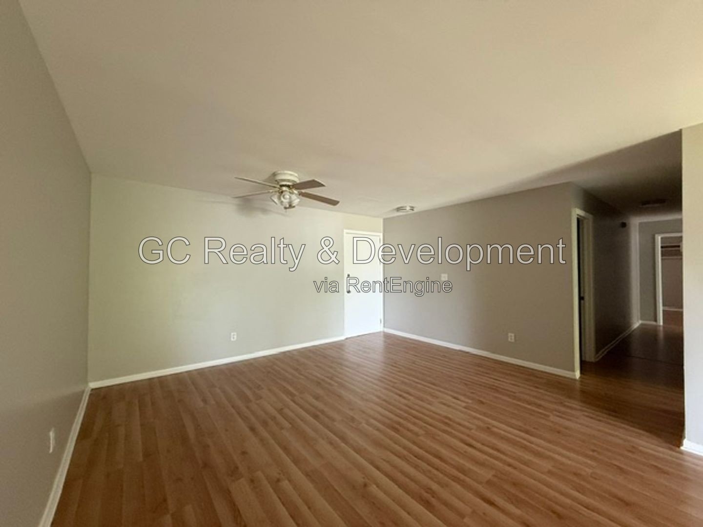 *** 3BR - 2BA / SS APPL / FREE LAUNDRY ON SITE / PARKING INCL /  ONLY PAY ELECTRIC *** property image