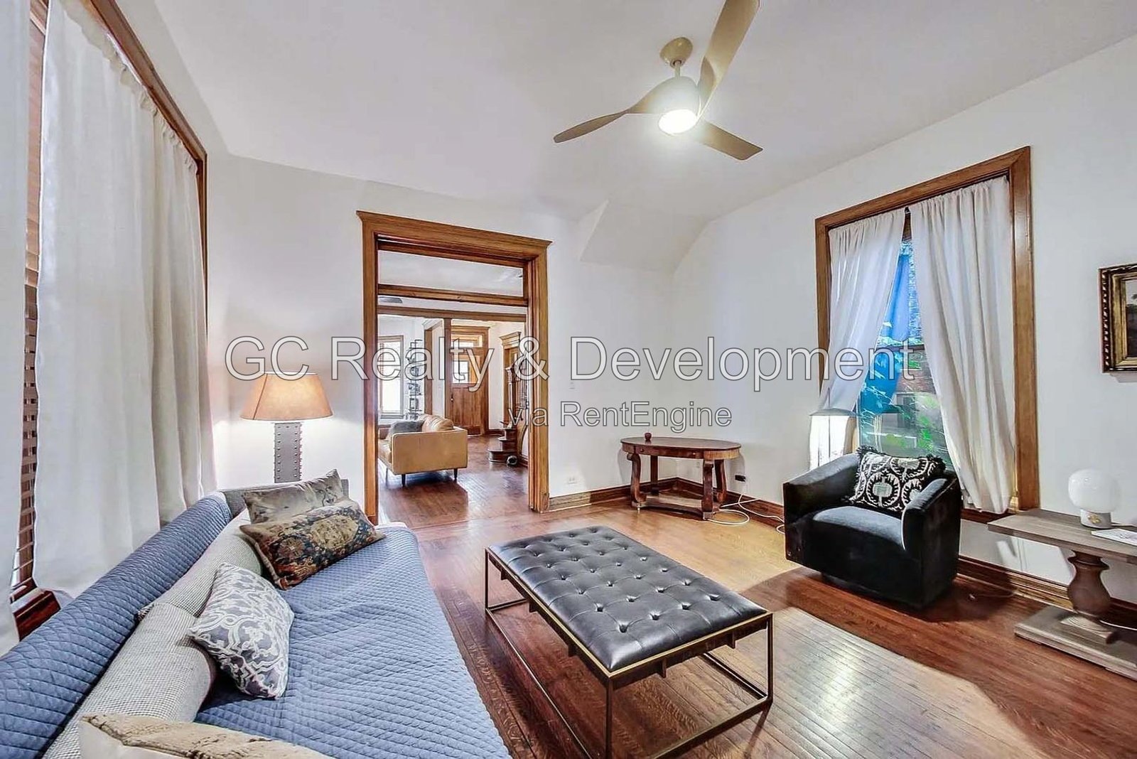 *** HARDWOOD FLOORS / GARAGE / IN-UNIT LAUNDRY / CENTRAL AIR / PET FRIENDLY / EASY COMMUTE *** property image