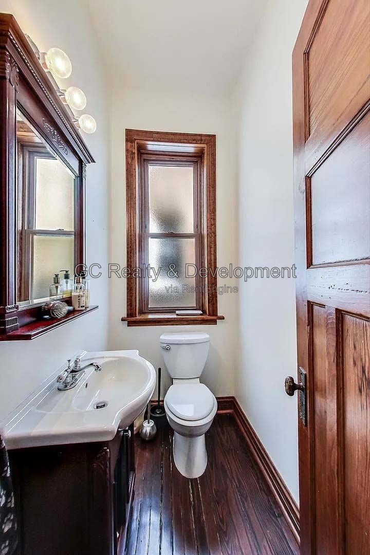 *** HARDWOOD FLOORS / GARAGE / IN-UNIT LAUNDRY / CENTRAL AIR / PET FRIENDLY / EASY COMMUTE *** property image