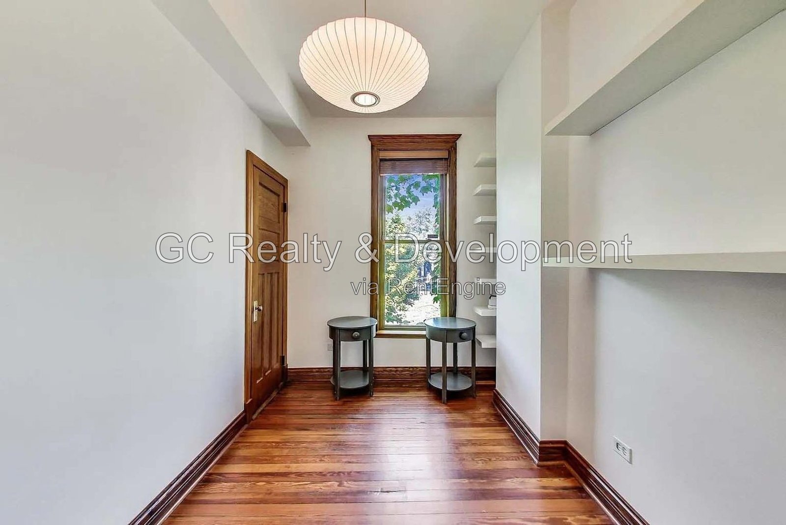 *** HARDWOOD FLOORS / GARAGE / IN-UNIT LAUNDRY / CENTRAL AIR / PET FRIENDLY / EASY COMMUTE *** property image