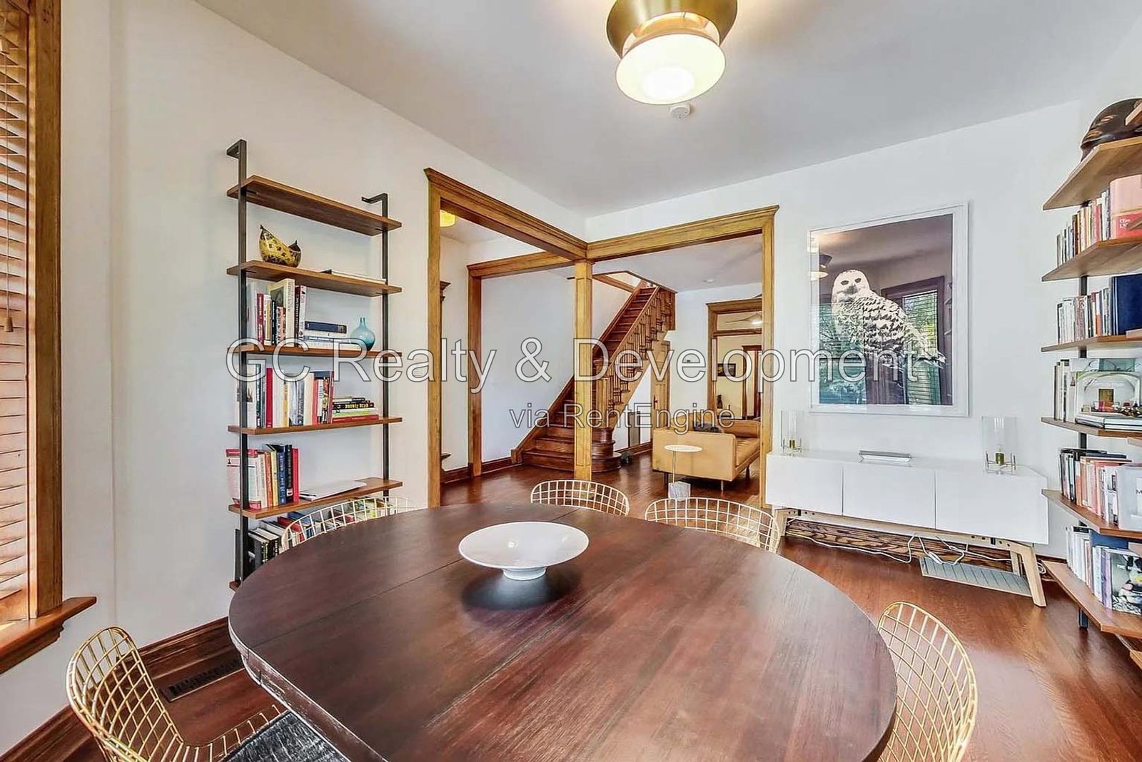 *** HARDWOOD FLOORS / GARAGE / IN-UNIT LAUNDRY / CENTRAL AIR / PET FRIENDLY / EASY COMMUTE *** property image