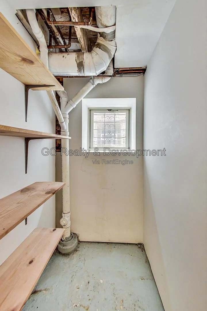 *** HARDWOOD FLOORS / GARAGE / IN-UNIT LAUNDRY / CENTRAL AIR / PET FRIENDLY / EASY COMMUTE *** property image