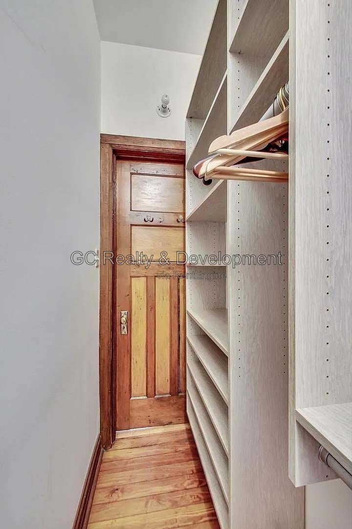 *** HARDWOOD FLOORS / GARAGE / IN-UNIT LAUNDRY / CENTRAL AIR / PET FRIENDLY / EASY COMMUTE *** property image
