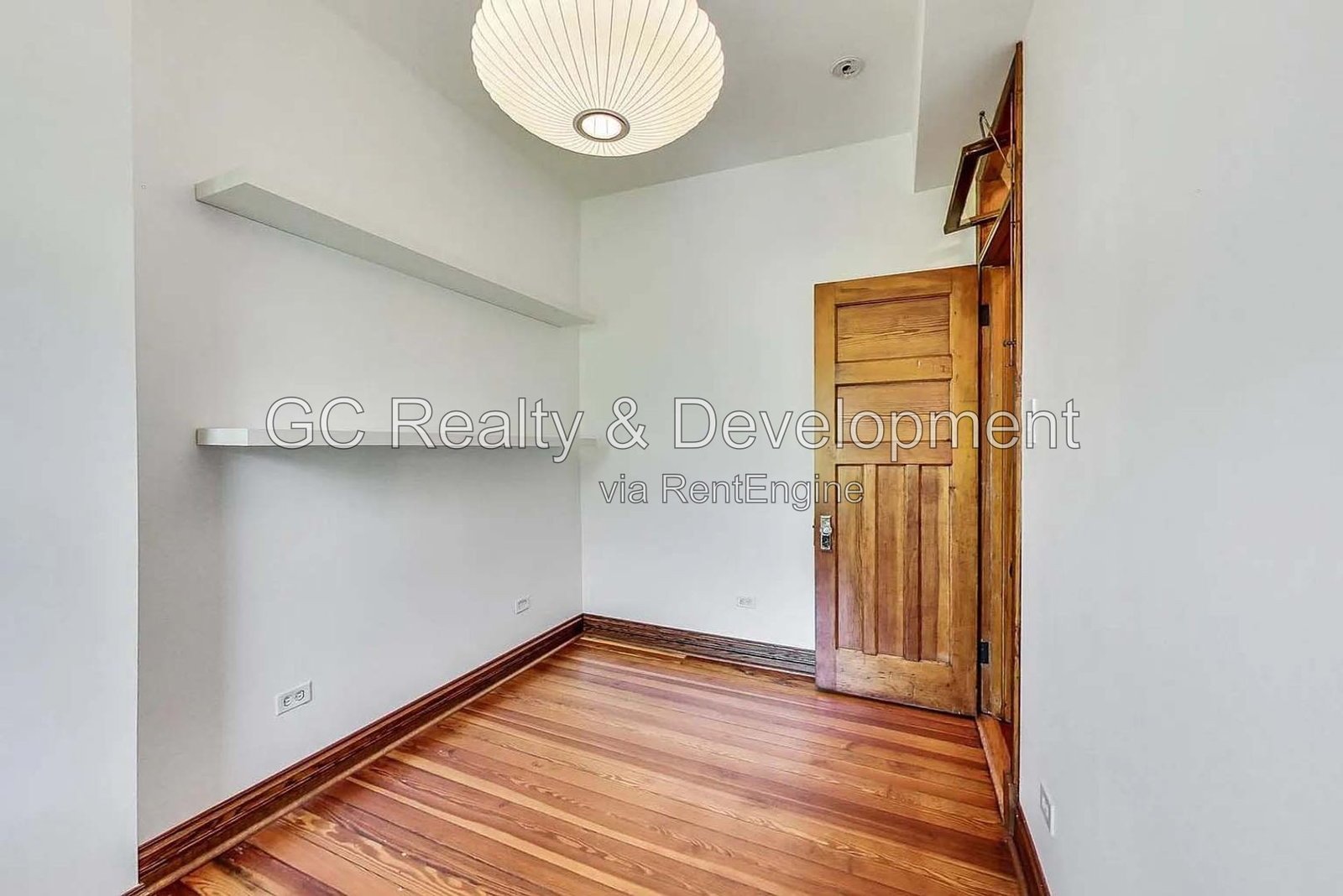*** HARDWOOD FLOORS / GARAGE / IN-UNIT LAUNDRY / CENTRAL AIR / PET FRIENDLY / EASY COMMUTE *** property image