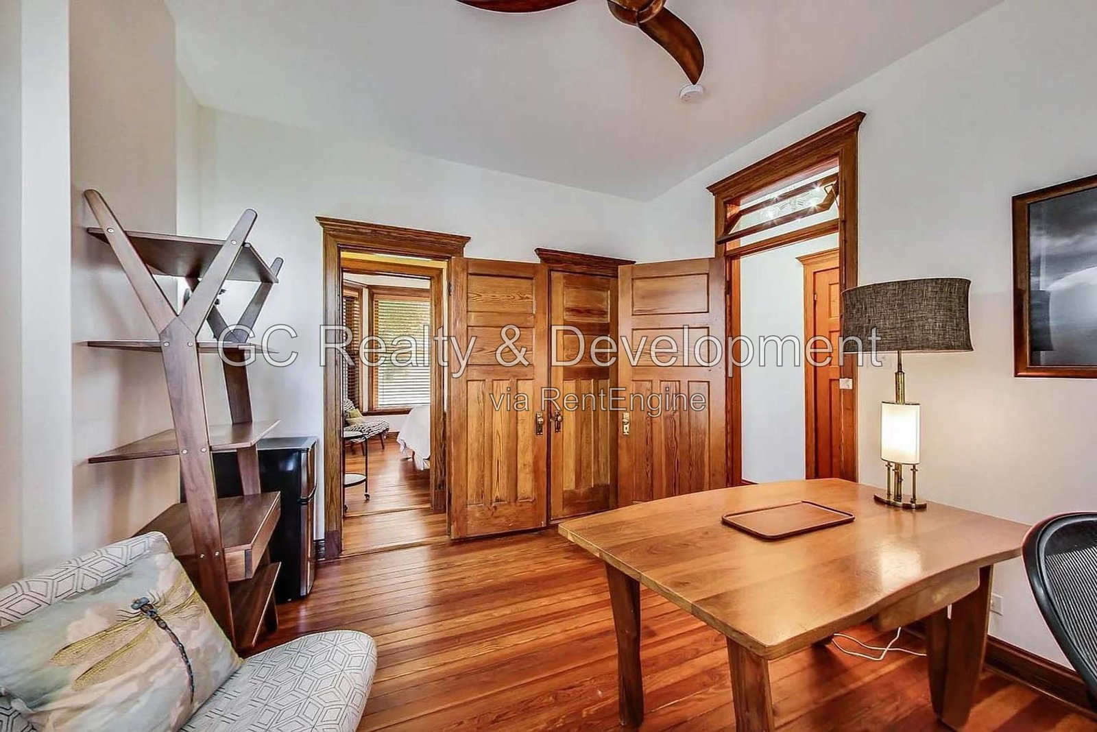 *** HARDWOOD FLOORS / GARAGE / IN-UNIT LAUNDRY / CENTRAL AIR / PET FRIENDLY / EASY COMMUTE *** property image