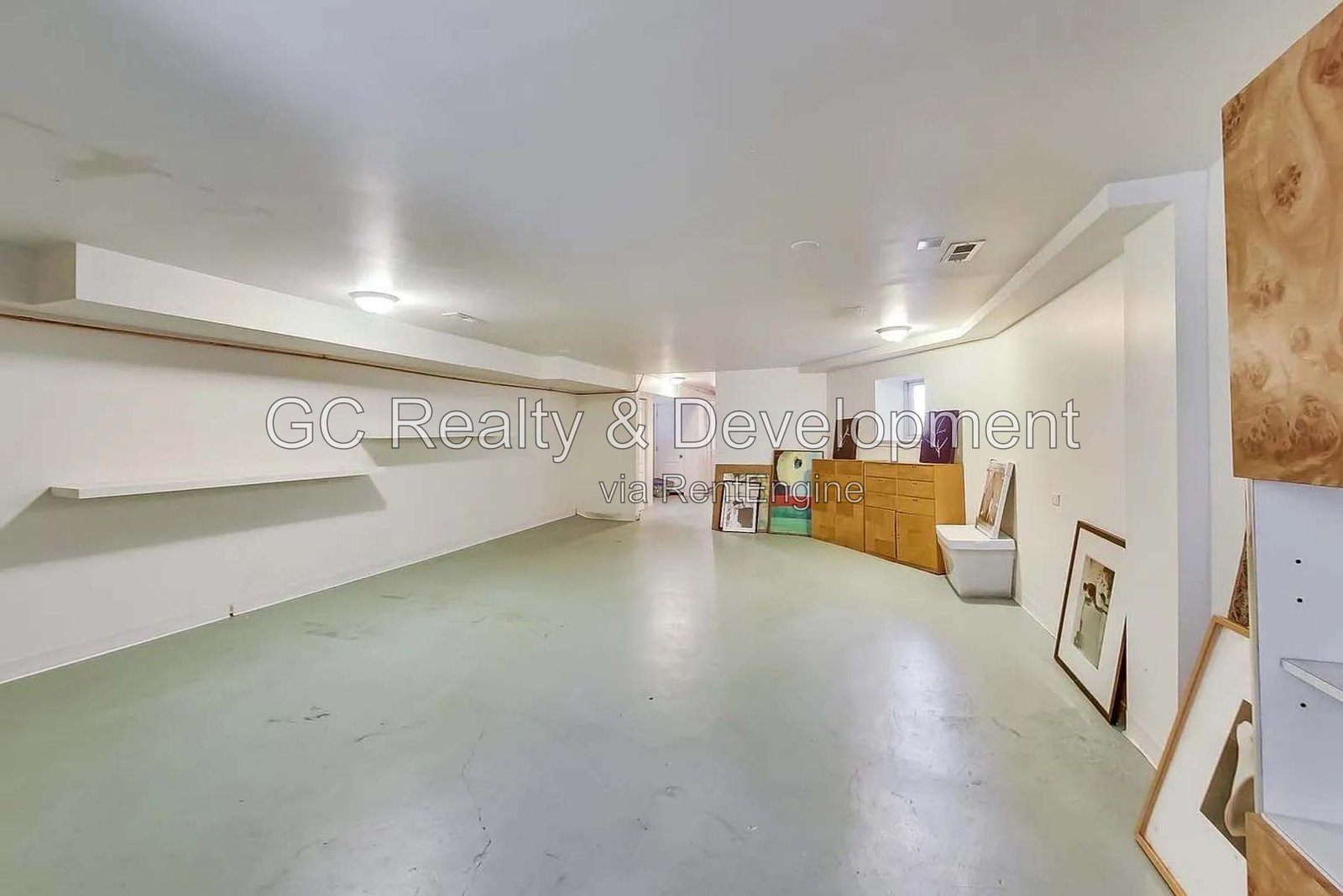 *** HARDWOOD FLOORS / GARAGE / IN-UNIT LAUNDRY / CENTRAL AIR / PET FRIENDLY / EASY COMMUTE *** property image