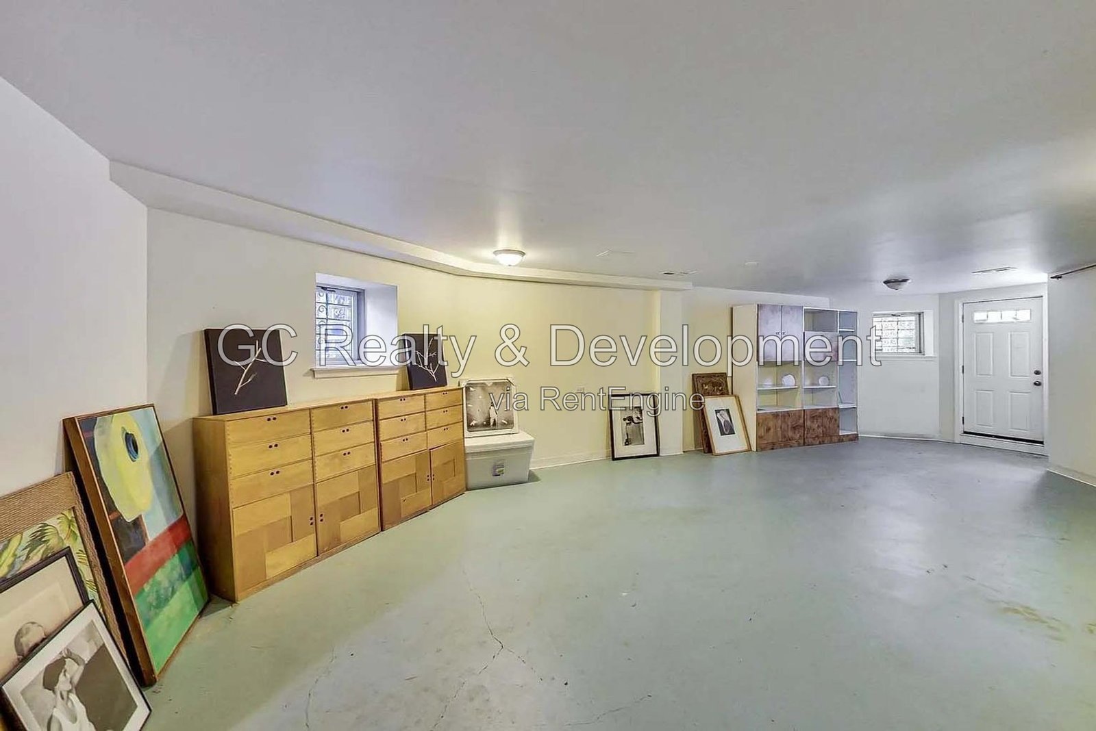 *** HARDWOOD FLOORS / GARAGE / IN-UNIT LAUNDRY / CENTRAL AIR / PET FRIENDLY / EASY COMMUTE *** property image