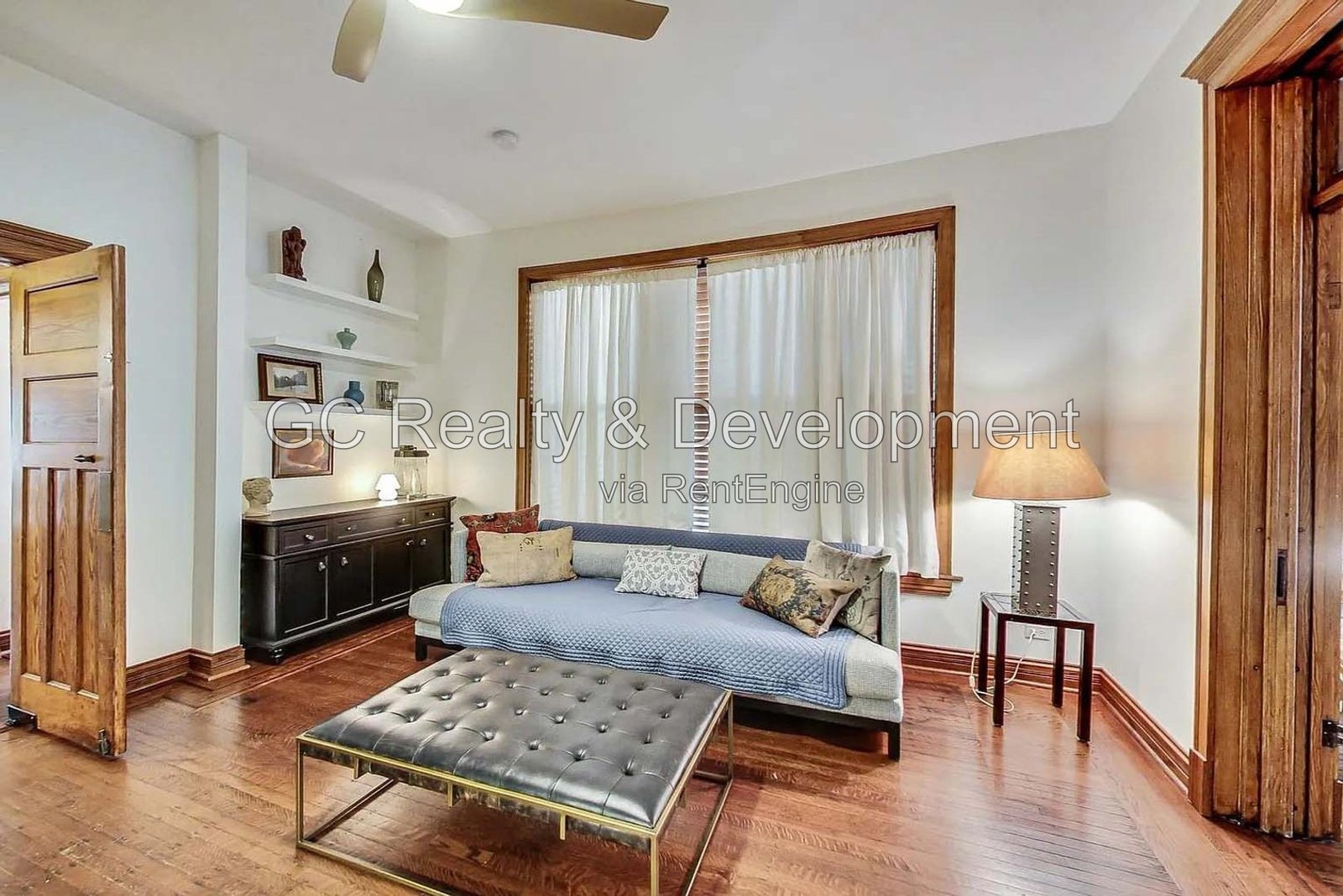 *** HARDWOOD FLOORS / GARAGE / IN-UNIT LAUNDRY / CENTRAL AIR / PET FRIENDLY / EASY COMMUTE *** property image