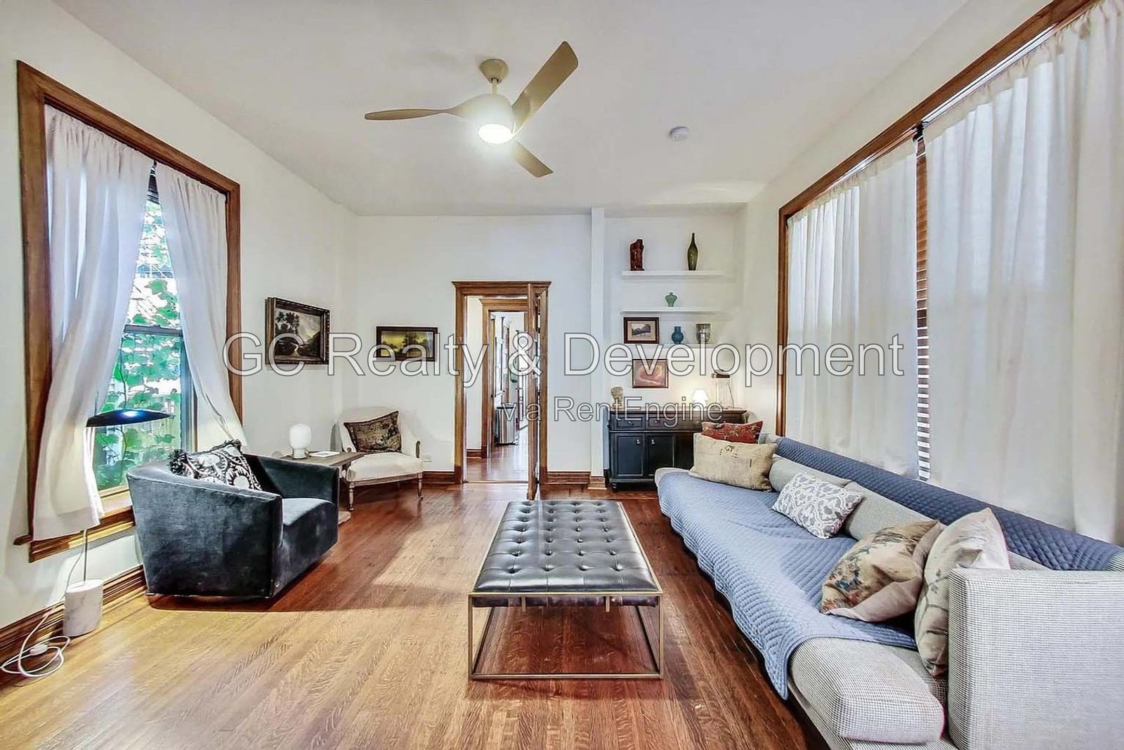 *** HARDWOOD FLOORS / GARAGE / IN-UNIT LAUNDRY / CENTRAL AIR / PET FRIENDLY / EASY COMMUTE *** property image