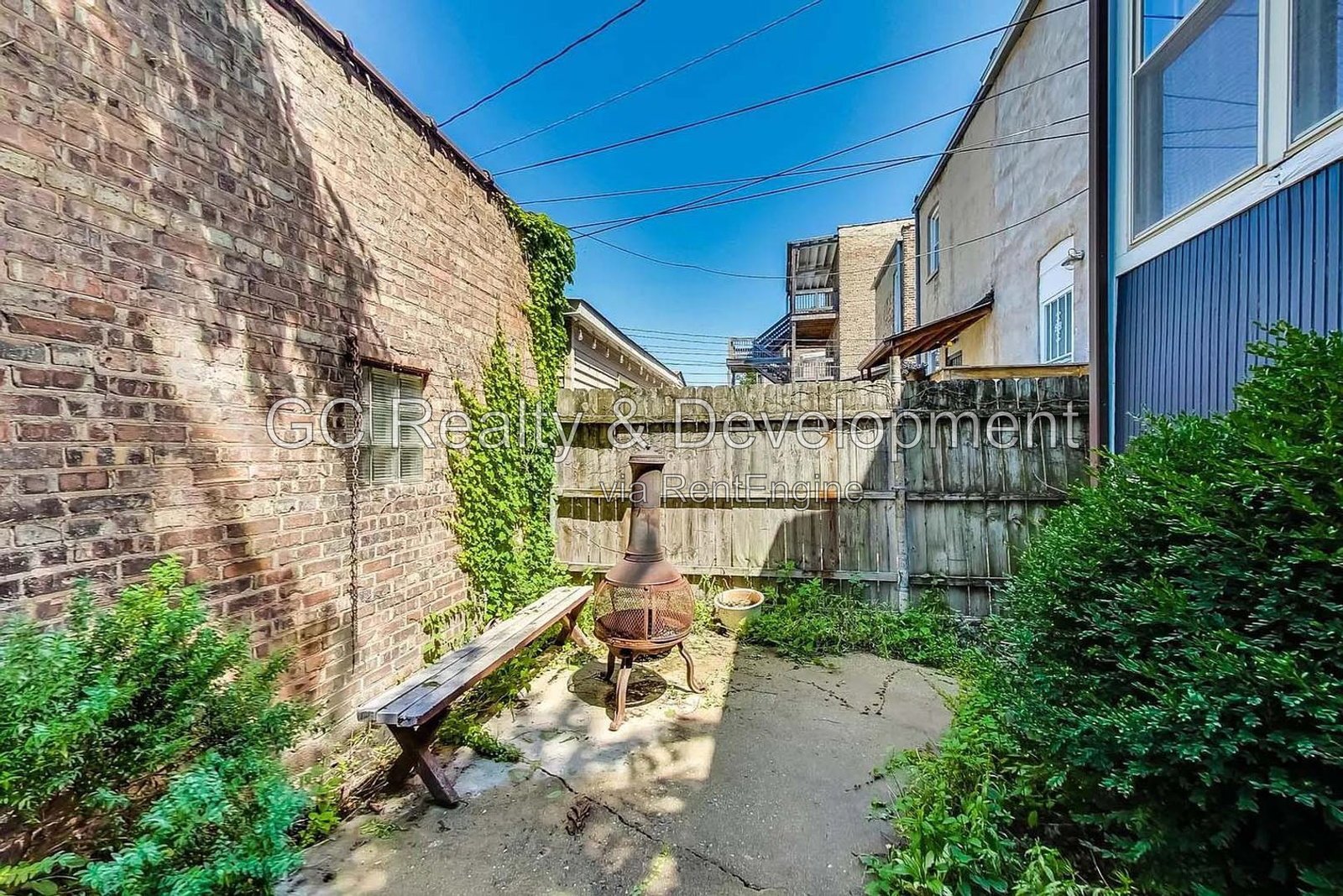 *** HARDWOOD FLOORS / GARAGE / IN-UNIT LAUNDRY / CENTRAL AIR / PET FRIENDLY / EASY COMMUTE *** property image