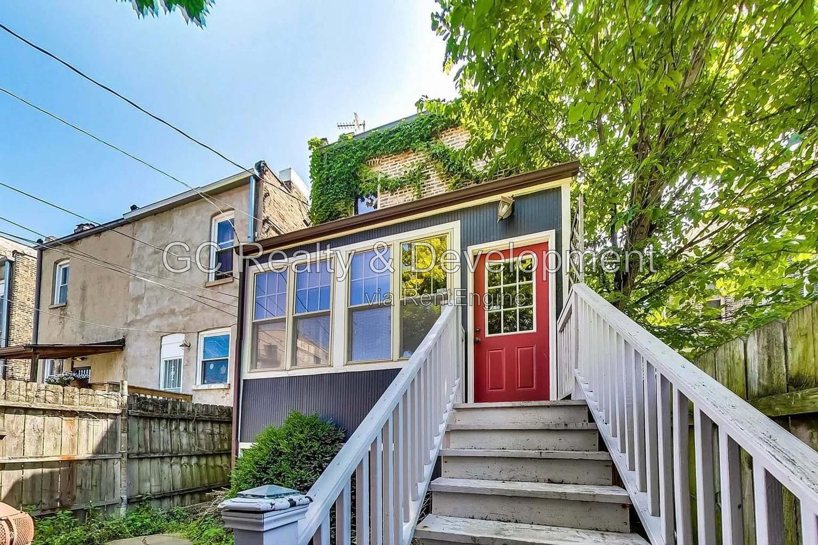 *** HARDWOOD FLOORS / GARAGE / IN-UNIT LAUNDRY / CENTRAL AIR / PET FRIENDLY / EASY COMMUTE *** property image