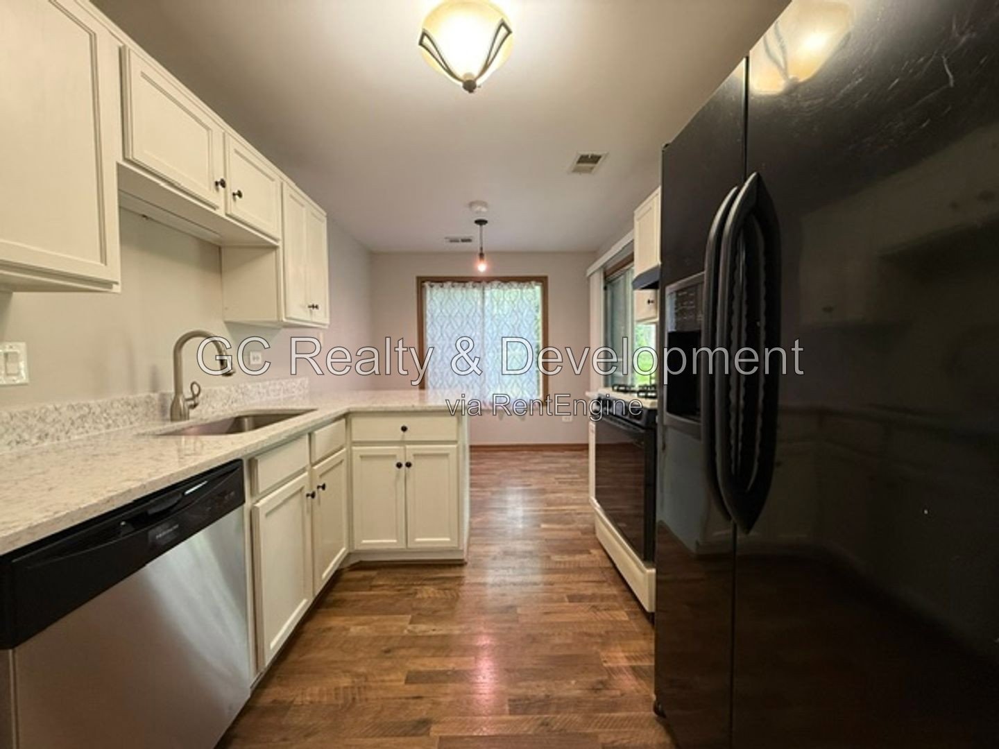 *** 3BR - 2BA / RECENTLY UPDATED / GARAGE / CENTRAL AIR / IN-UNIT LAUNDRY *** property image