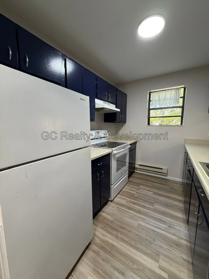 *** 2 BDRM / LAUNDRY IN UNIT / WALK IN CLOSET / ONLY PAY WATER & ELECTRIC *** property image