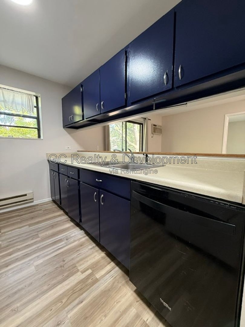 *** 2 BDRM / LAUNDRY IN UNIT / WALK IN CLOSET / ONLY PAY WATER & ELECTRIC *** property image