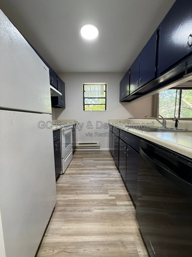 *** 2 BDRM / LAUNDRY IN UNIT / WALK IN CLOSET / ONLY PAY WATER & ELECTRIC *** property image