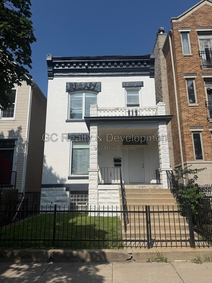 *** 4BR-1BA / SS APPLIANCES / IN-UNIT LAUNDRY / WOOD FLOORING / ONY PAY GAS AND ELECTRIC *** property image