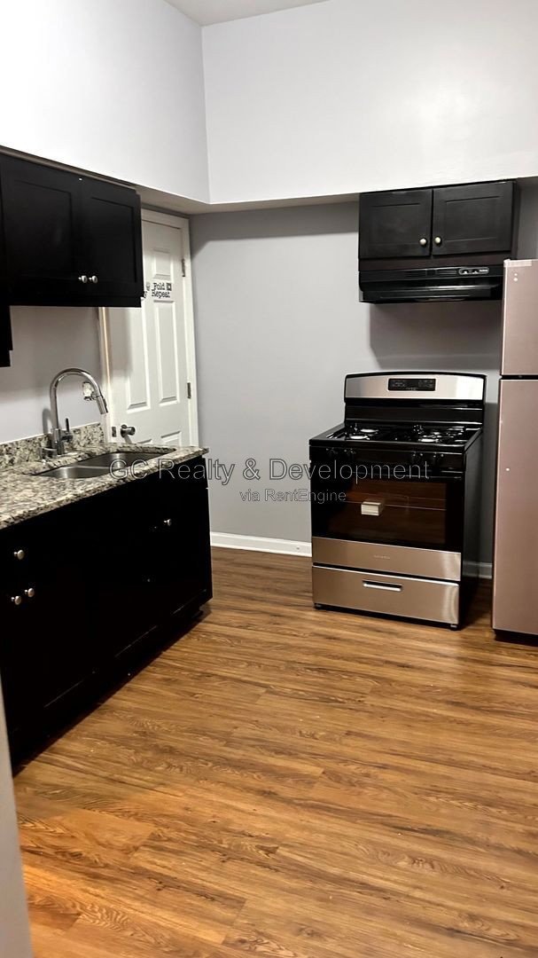 *** 4BR-1BA / SS APPLIANCES / IN-UNIT LAUNDRY / WOOD FLOORING / ONY PAY GAS AND ELECTRIC *** property image