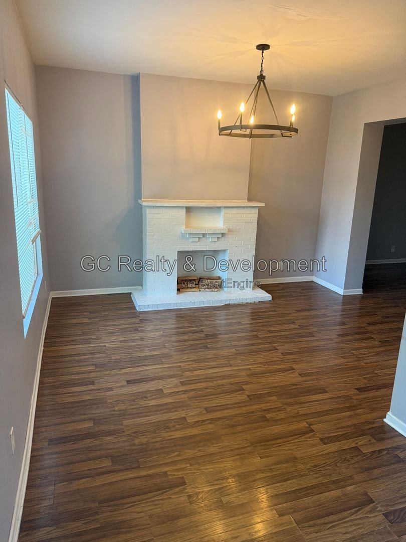 *** 4BR-1BA / SS APPLIANCES / IN-UNIT LAUNDRY / WOOD FLOORING / ONY PAY GAS AND ELECTRIC *** property image