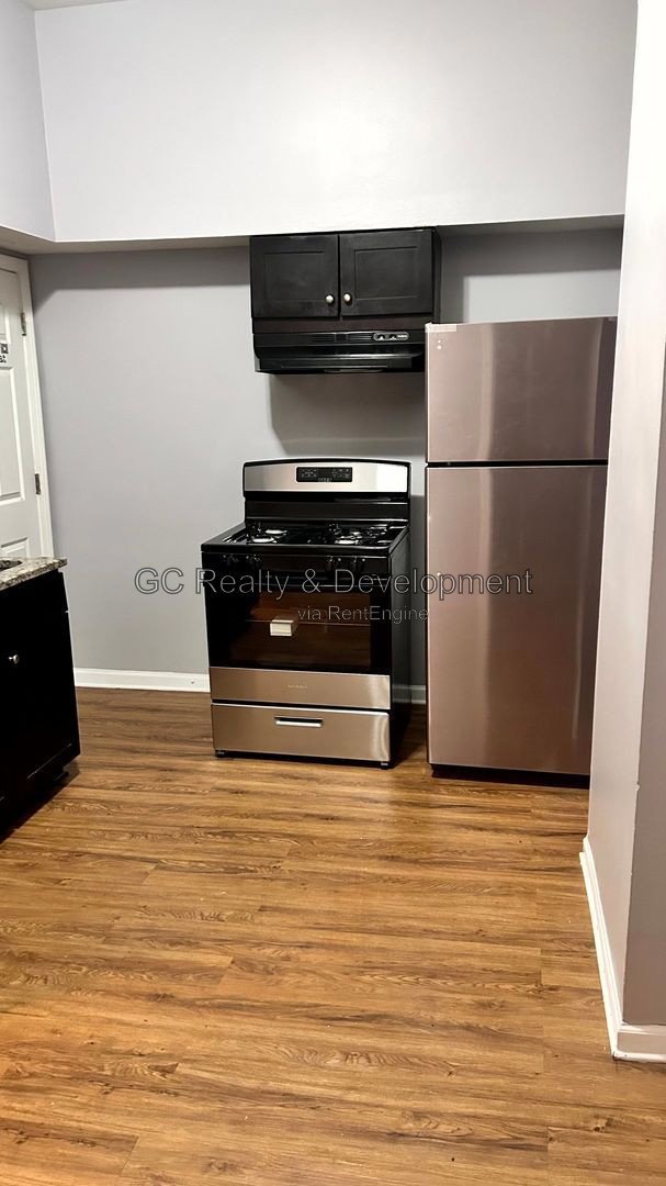 *** 4BR-1BA / SS APPLIANCES / IN-UNIT LAUNDRY / WOOD FLOORING / ONY PAY GAS AND ELECTRIC *** property image