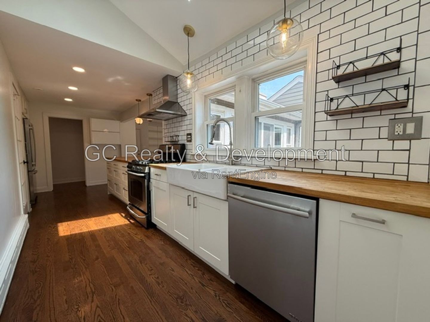 *** 3BR-2BA / HARDWOOD FLOORS / SS APPLIANCES / IN-UNIT LAUNDRY / CENTRAL AIR / ATTACHED GARAGE *** property image