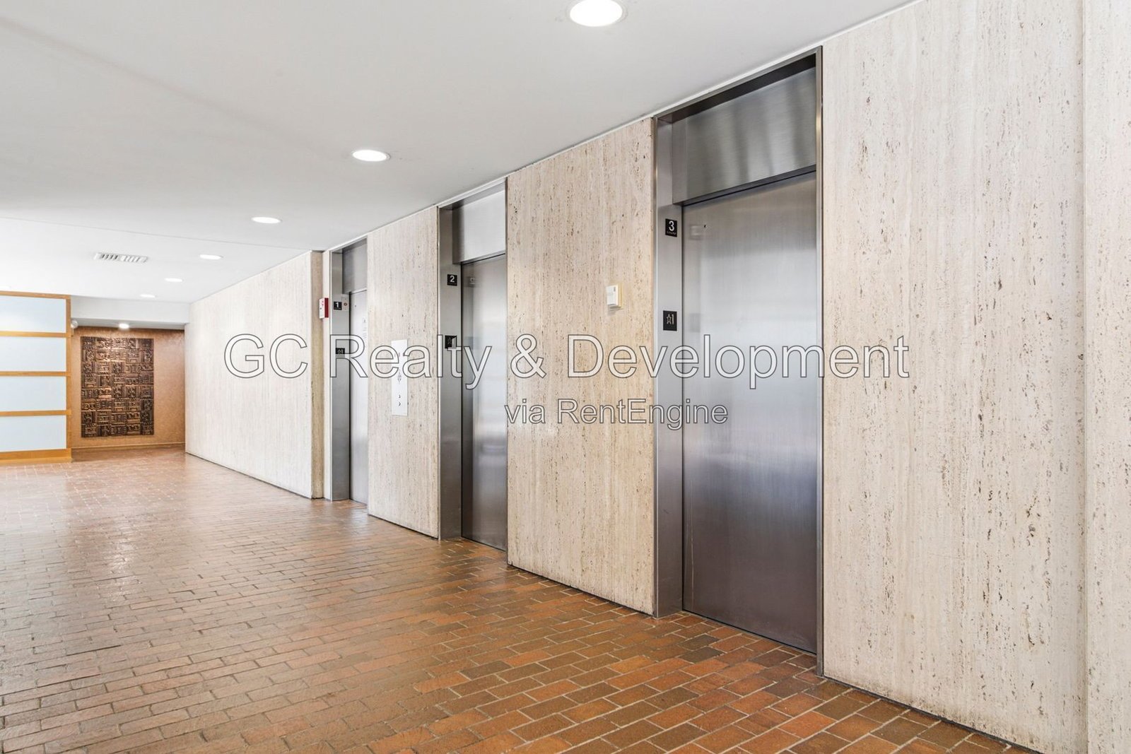 *** LAKE VIEW 1BR, $300 MOVE-IN FEE! / RECENTLY UPDATED / HARDWOOD FLOORS / LARGE CLOSETS / CENTRAL AIR / EASY COMMUTE *** property image