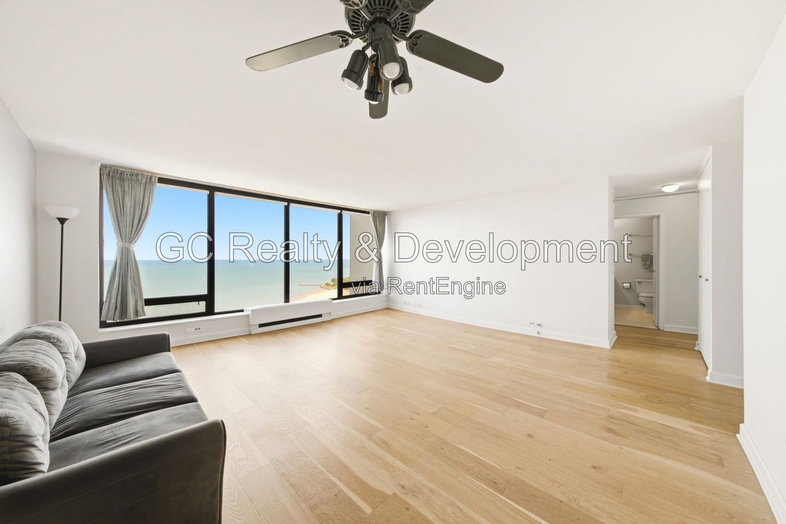 *** LAKE VIEW 1BR, $300 MOVE-IN FEE! / RECENTLY UPDATED / HARDWOOD FLOORS / LARGE CLOSETS / CENTRAL AIR / EASY COMMUTE *** property image