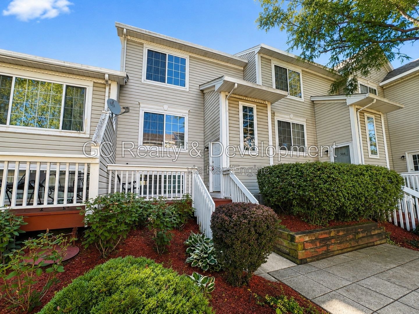 *** 3BR, 2BA / ATTACHED GARAGE / SS APPLIANCES / CENTRAL AIR / FINISHED BASEMENT *** property image