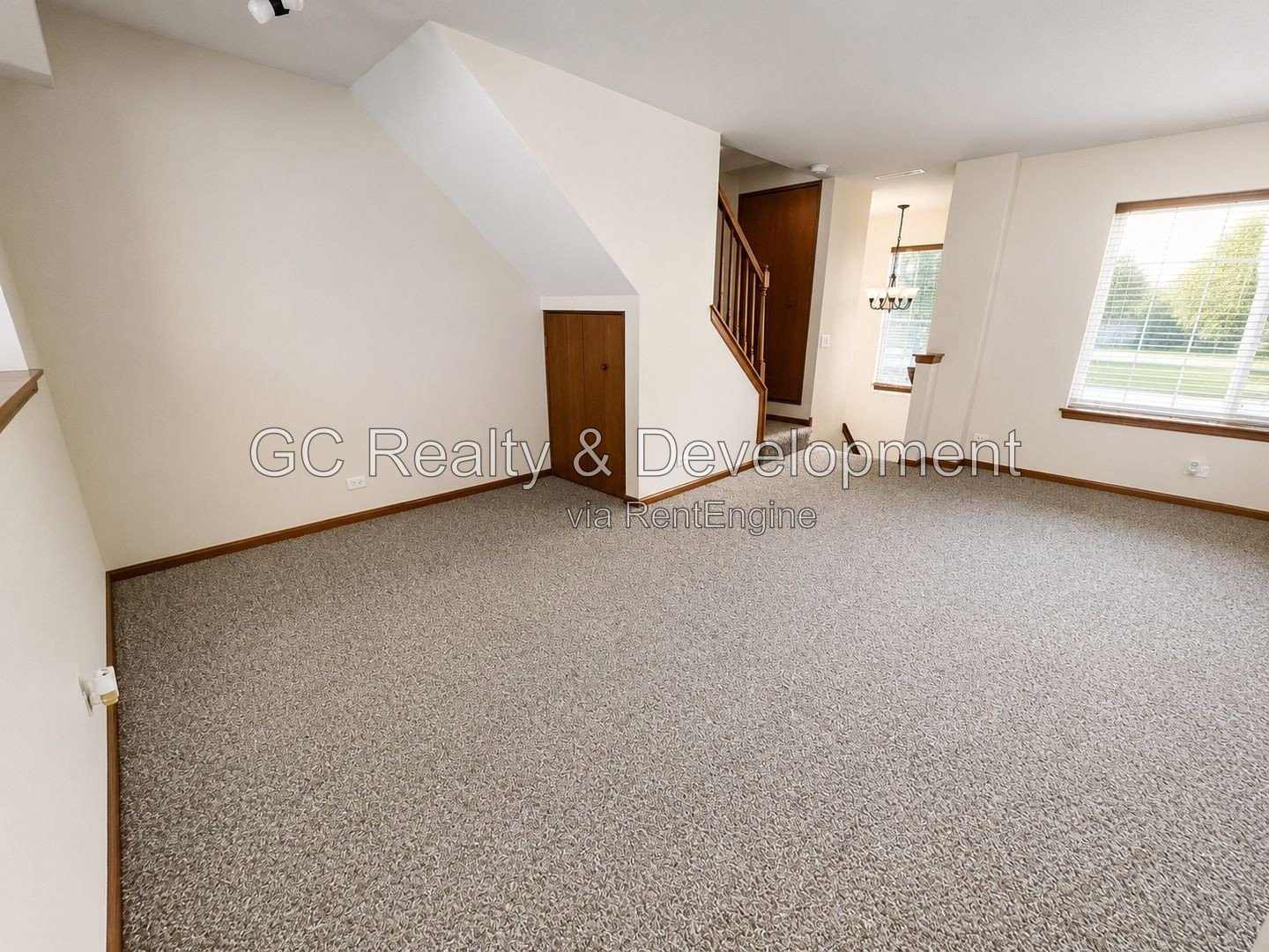 *** 3BR, 2BA / ATTACHED GARAGE / SS APPLIANCES / CENTRAL AIR / FINISHED BASEMENT *** property image