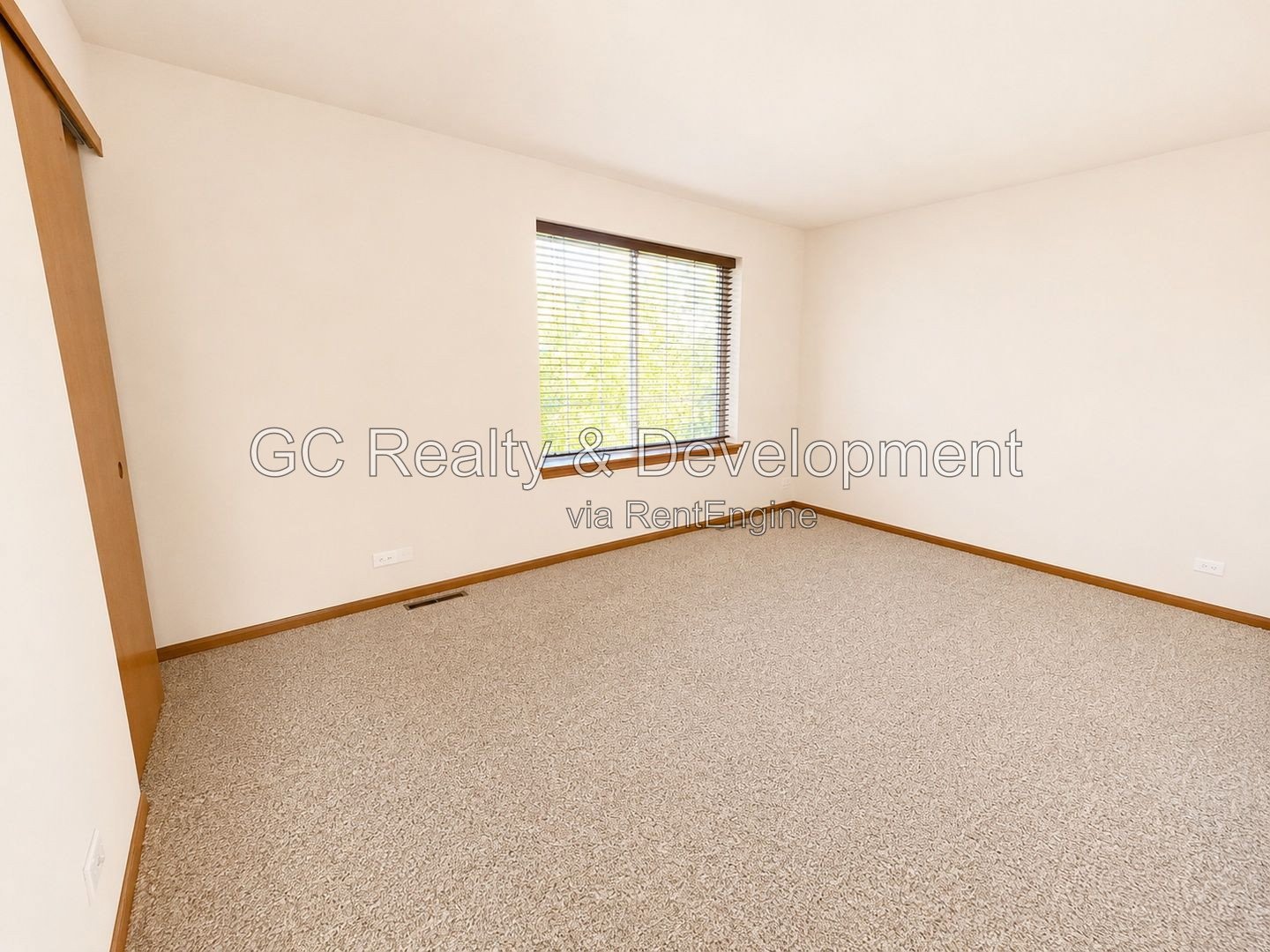 *** 3BR, 2BA / ATTACHED GARAGE / SS APPLIANCES / CENTRAL AIR / FINISHED BASEMENT *** property image