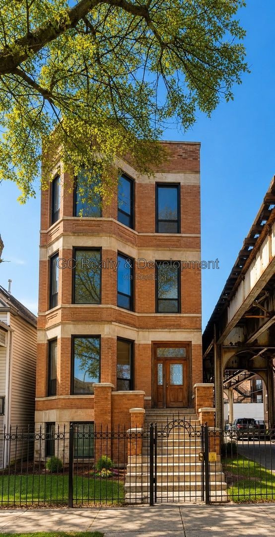 *** AVAIL 9/05! / 2ND FLOOR UNIT / W&D ON SITE / OFFICE/DEN SPACE / PET FRIENDLY / COMMUTER FRIENDLY *** property image