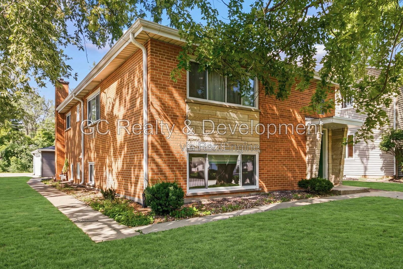 *** 2 BDRM-2BTH / 1200 SF / WALK TO METRA / GARAGE / 100% UPDATED / CENTRAL AIR / SS APPLIANCES / IN-UNIT LAUNDRY *** property image