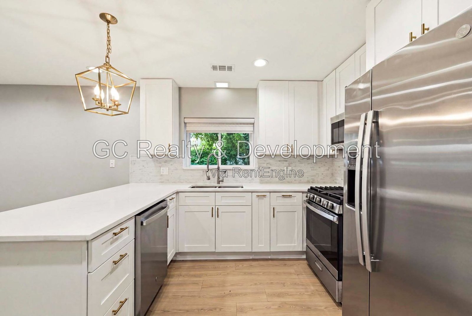 *** 2 BDRM-2BTH / 1200 SF / WALK TO METRA / GARAGE / 100% UPDATED / CENTRAL AIR / SS APPLIANCES / IN-UNIT LAUNDRY *** property image