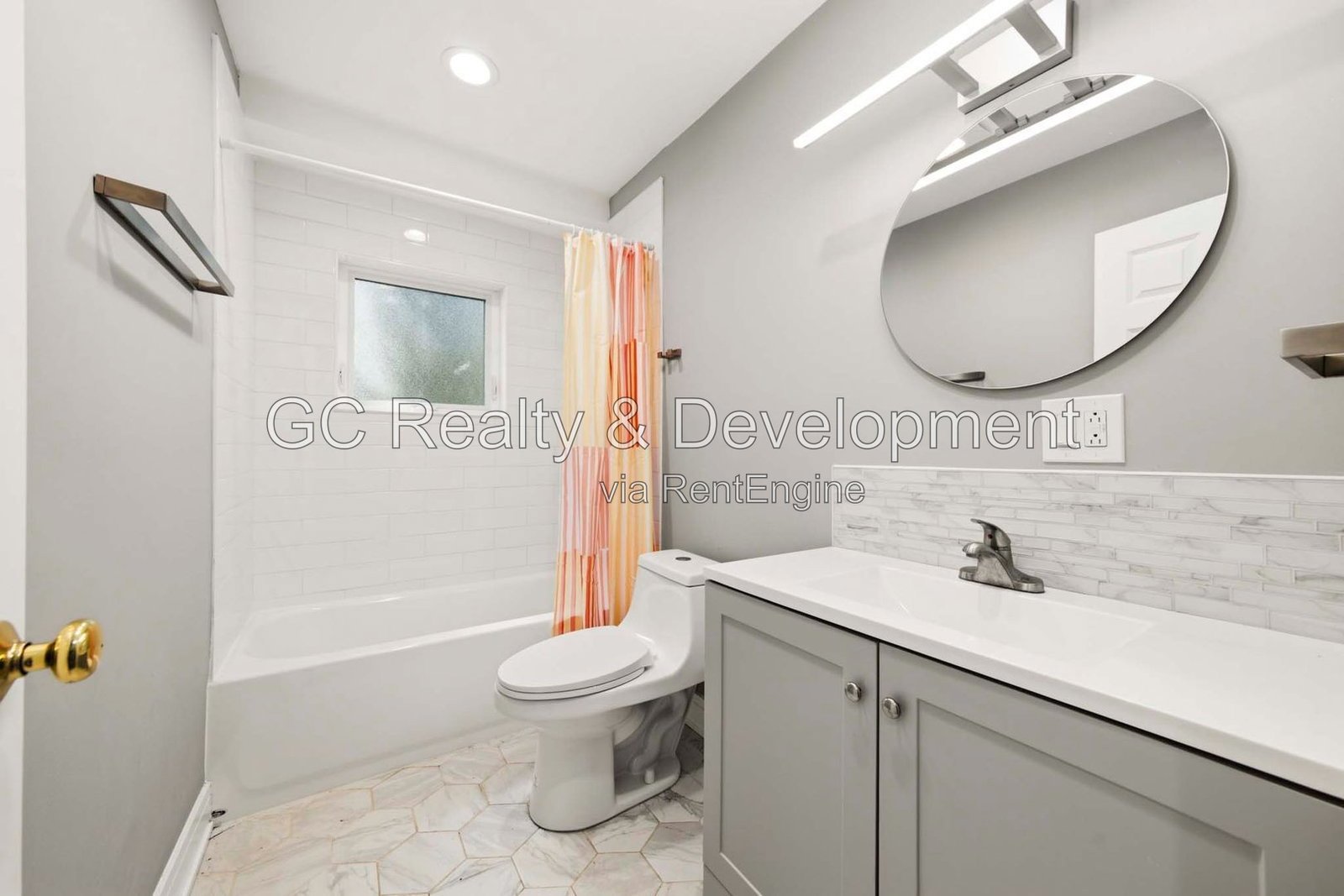 *** 2 BDRM-2BTH / 1200 SF / WALK TO METRA / GARAGE / 100% UPDATED / CENTRAL AIR / SS APPLIANCES / IN-UNIT LAUNDRY *** property image