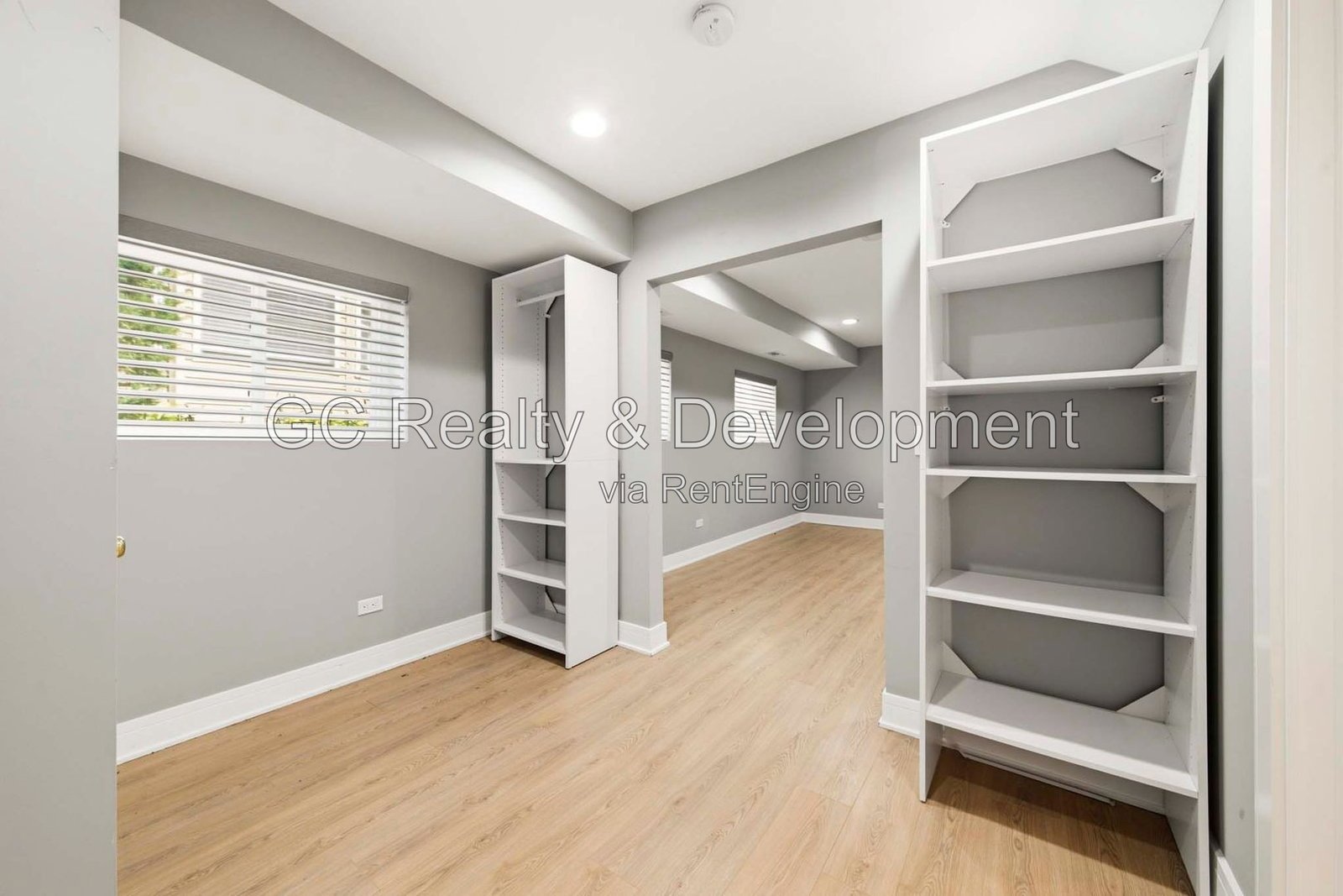*** 2 BDRM-2BTH / 1200 SF / WALK TO METRA / GARAGE / 100% UPDATED / CENTRAL AIR / SS APPLIANCES / IN-UNIT LAUNDRY *** property image