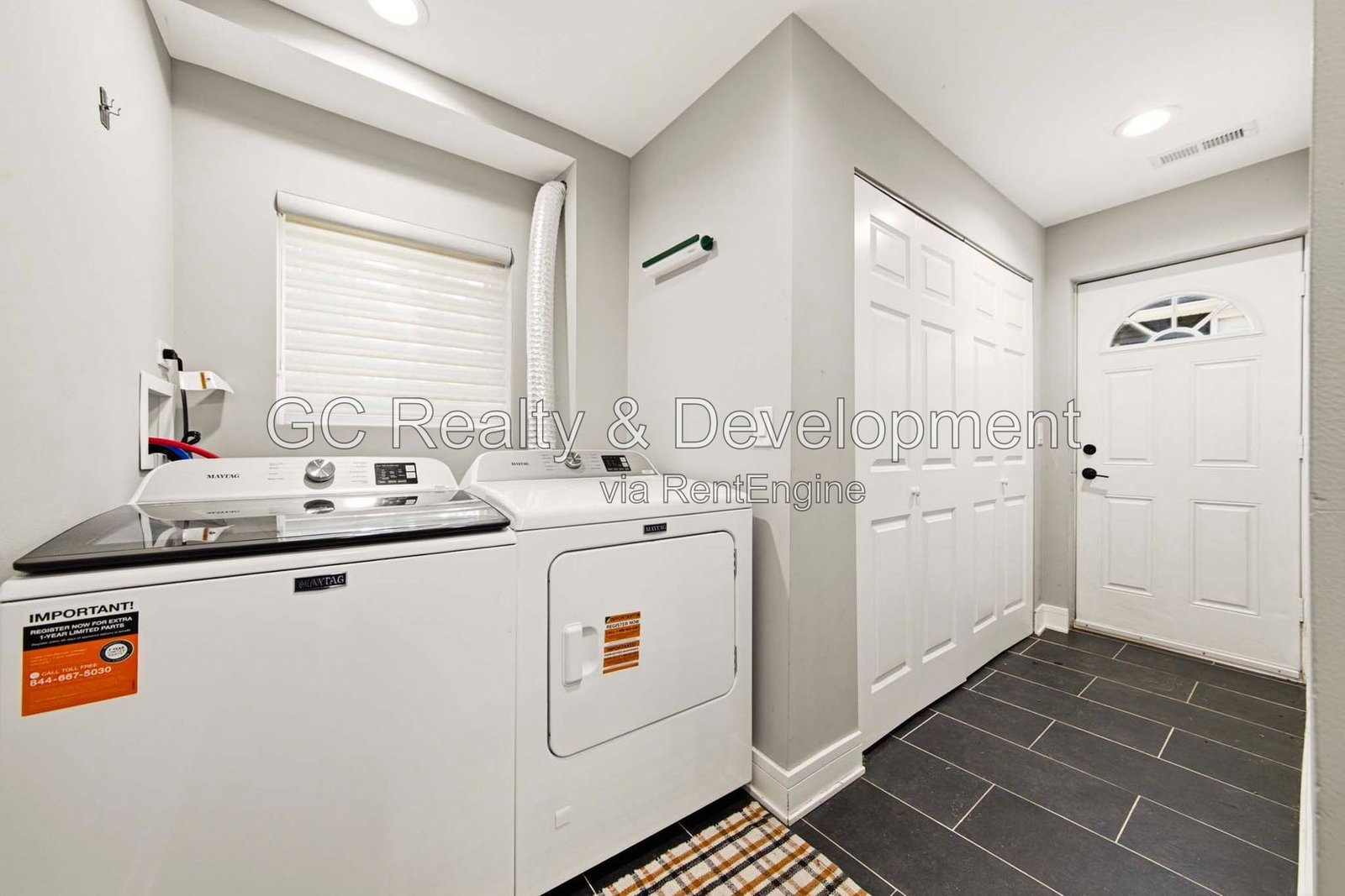 *** 2 BDRM-2BTH / 1200 SF / WALK TO METRA / GARAGE / 100% UPDATED / CENTRAL AIR / SS APPLIANCES / IN-UNIT LAUNDRY *** property image