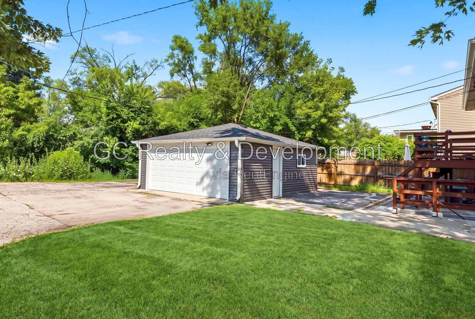 *** 2 BDRM-2BTH / 1200 SF / WALK TO METRA / GARAGE / 100% UPDATED / CENTRAL AIR / SS APPLIANCES / IN-UNIT LAUNDRY *** property image